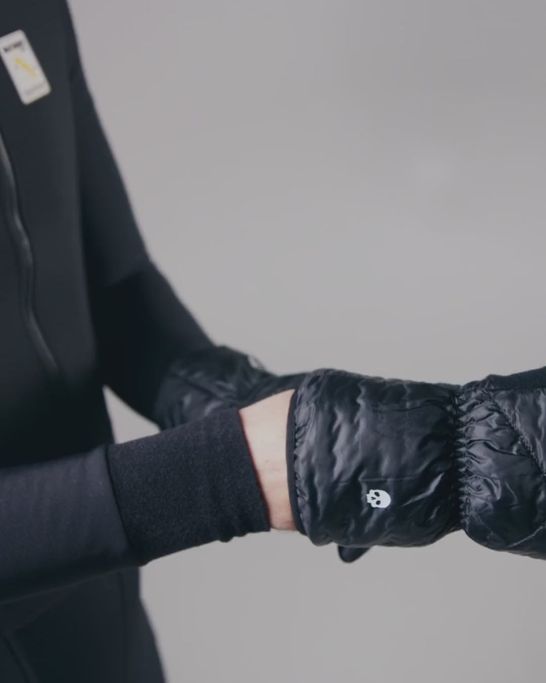 Attaquer_Quilted_Mens_Glove01_1080x1350.mp4