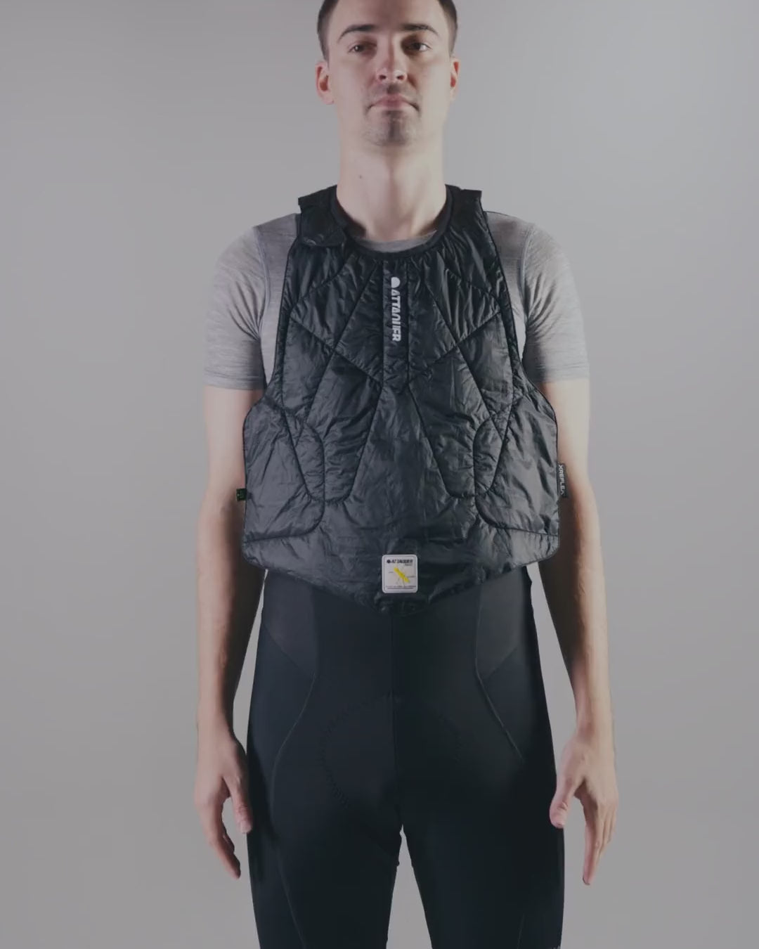 Attaquer_Quilted_Mens_Warmer02_1080x1350.mp4